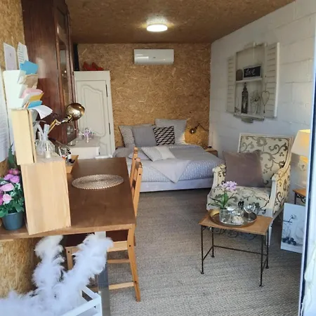 Campsite Le Laboratoire Shabby Chic De La Parfumerie Du Manoir Chavagne